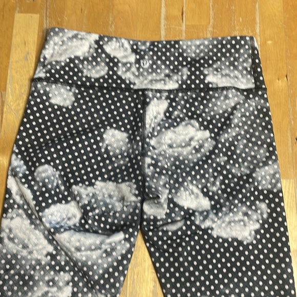 Lululemon 3/4 leggings - Picture 5 of 10